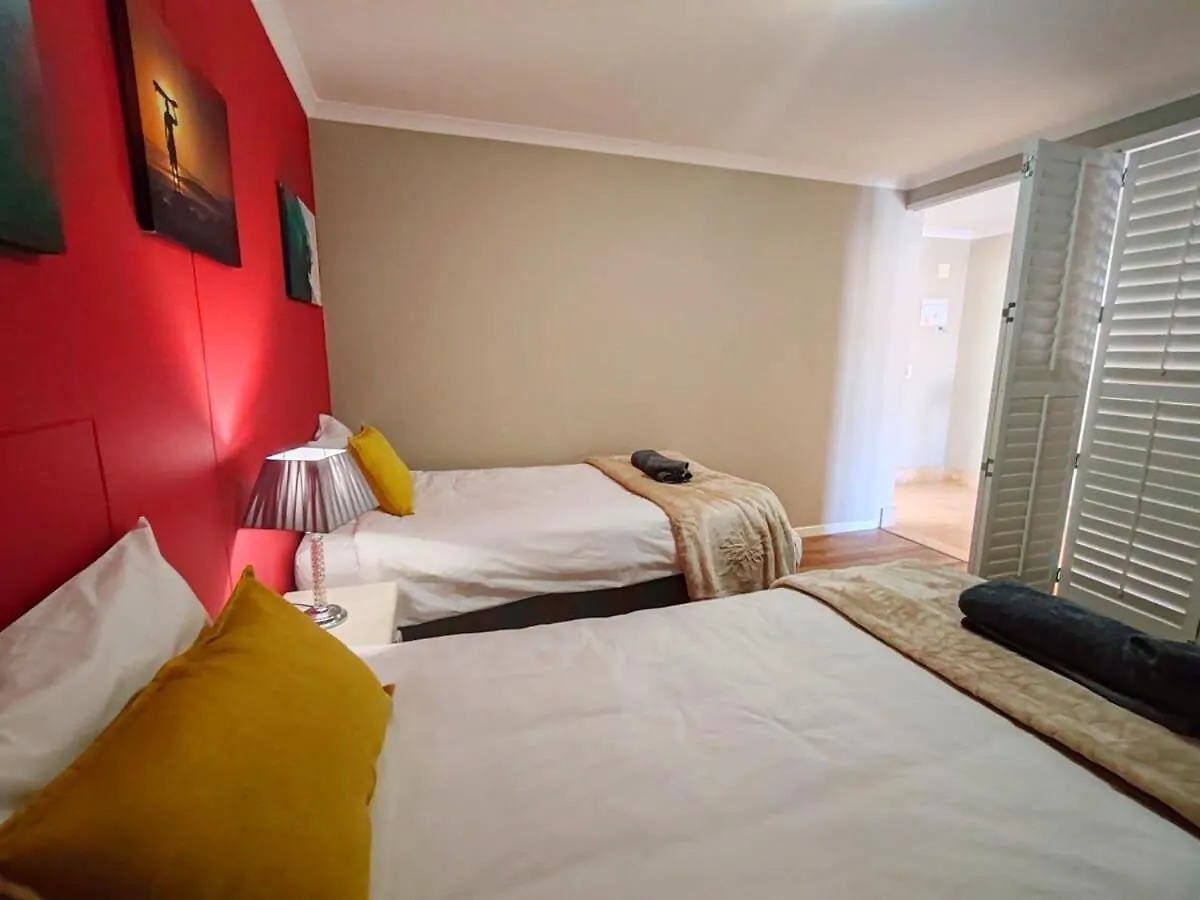 Sunrise Deck Empire Apartment Muizenberg Sudafrica